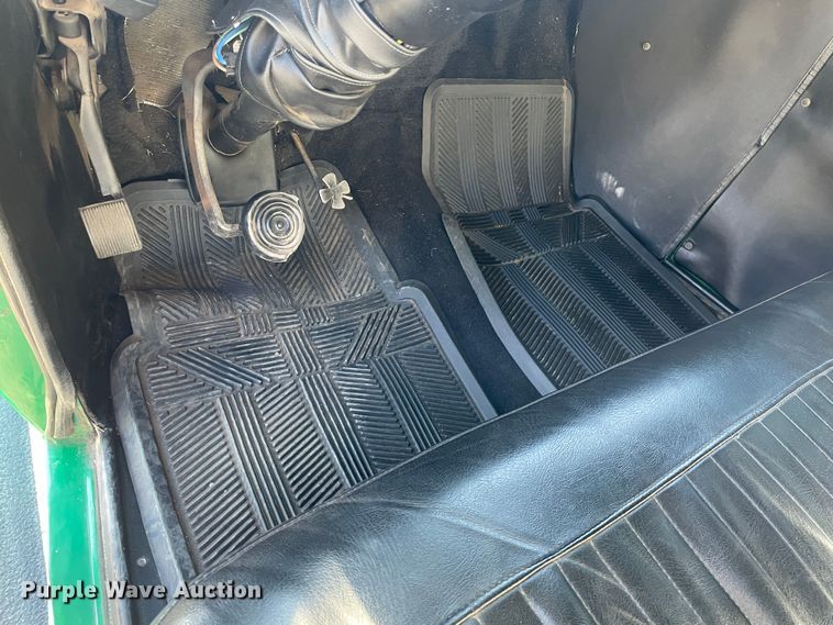 image for item MT9940 1933 GMC  flatbed truck