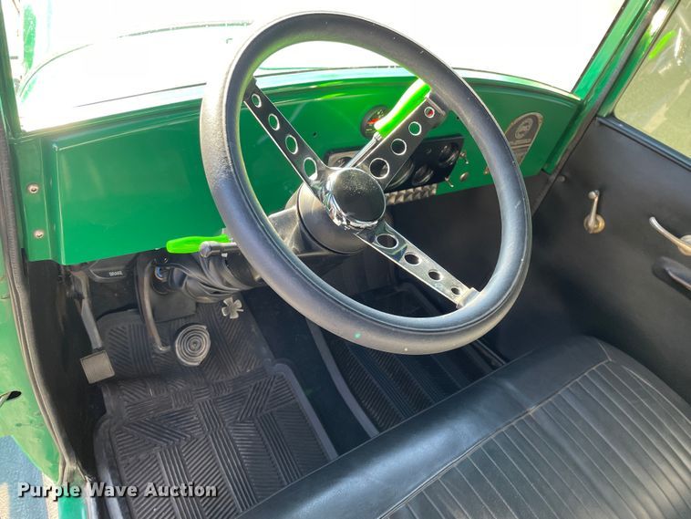 image for item MT9940 1933 GMC  flatbed truck