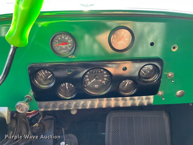 image for item MT9940 1933 GMC  flatbed truck