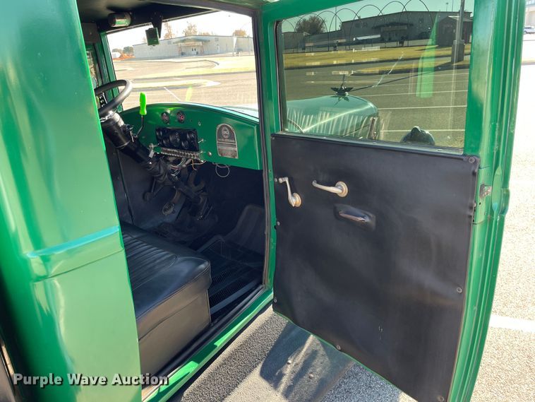 image for item MT9940 1933 GMC  flatbed truck