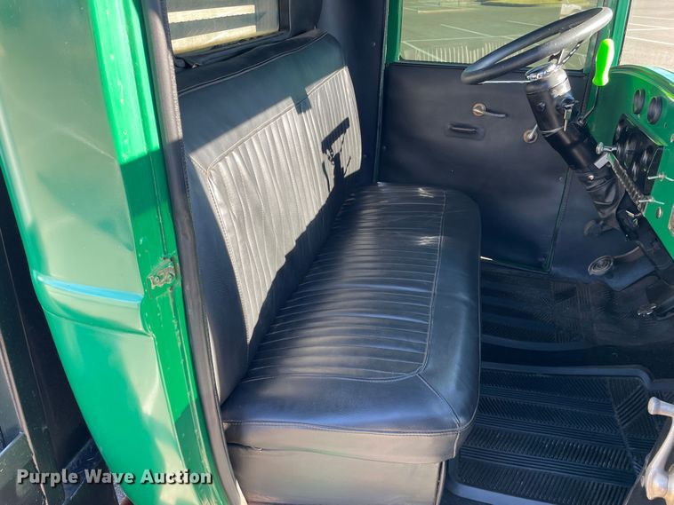 image for item MT9940 1933 GMC  flatbed truck