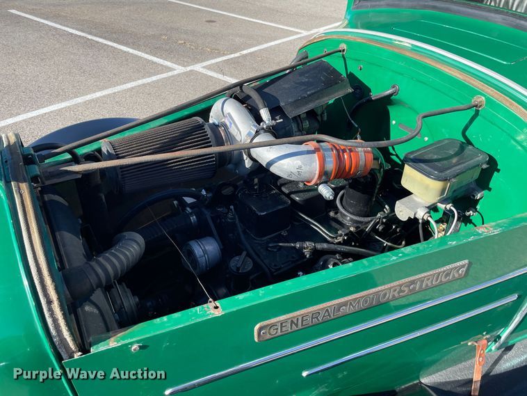 image for item MT9940 1933 GMC  flatbed truck