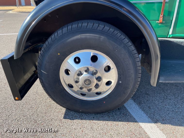 image for item MT9940 1933 GMC  flatbed truck