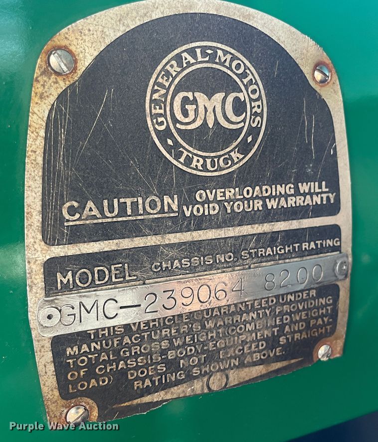 image for item MT9940 1933 GMC  flatbed truck