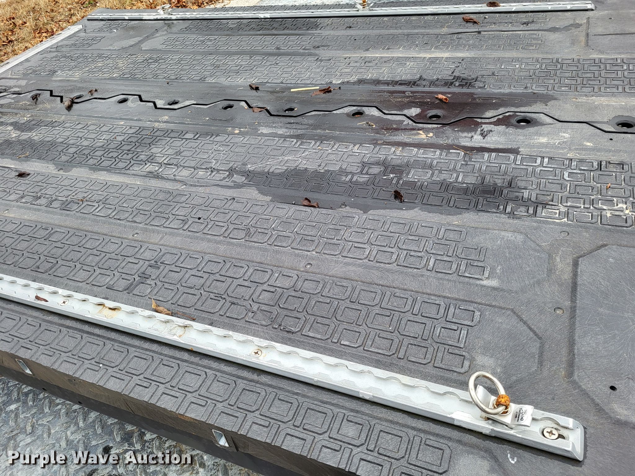 Automotive accessories in Perryville, MO Item DO3483 sold Purple Wave