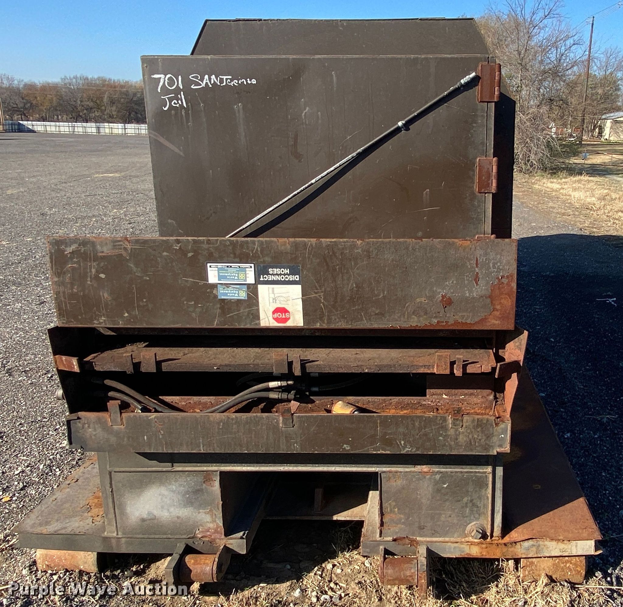 Rolloff trash compactor in Collinsville, OK Item JW9287 sold Purple Wave