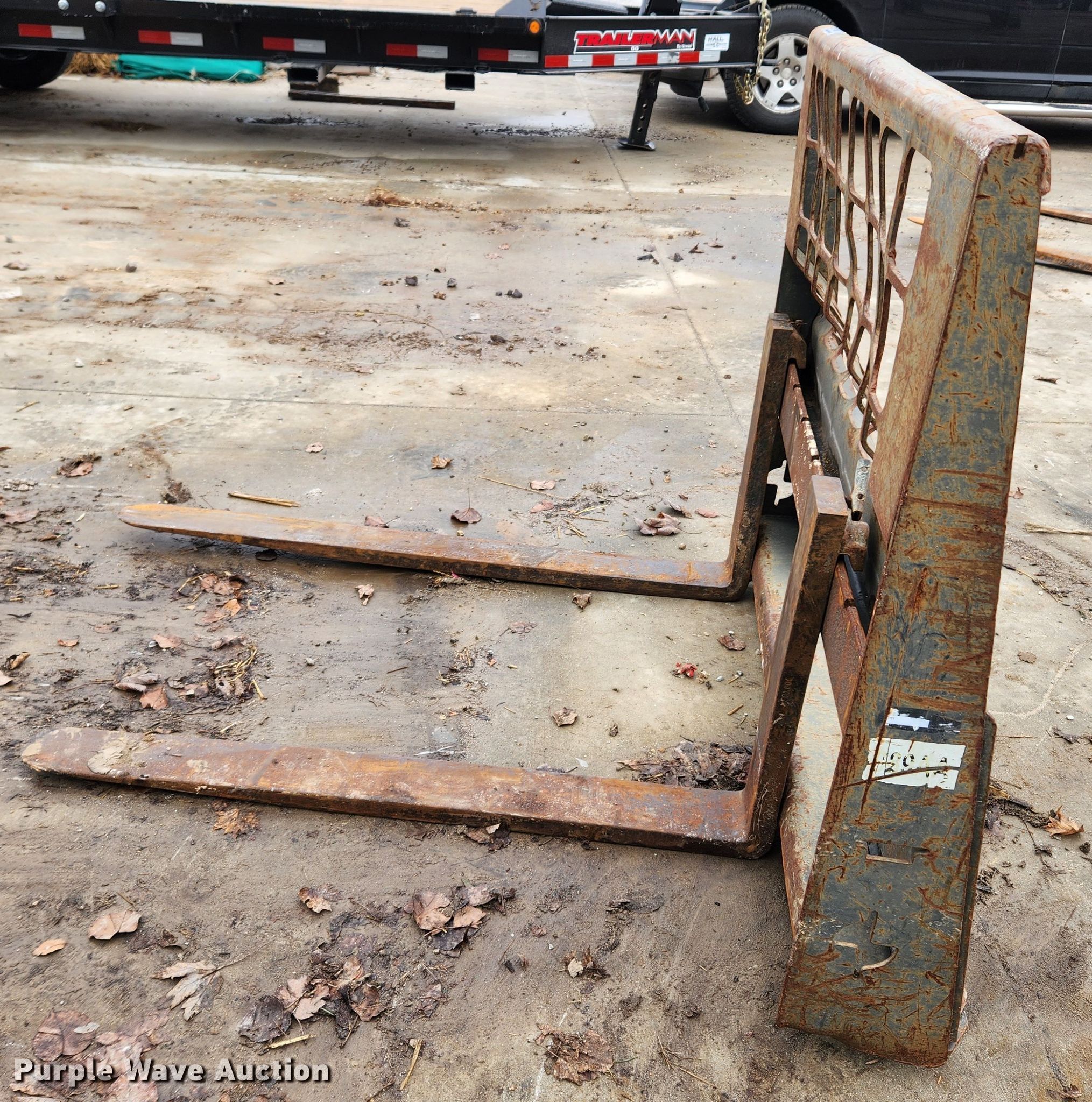 (2) sets of skid steer forks in Wentzville, MO Item KT9568 sold