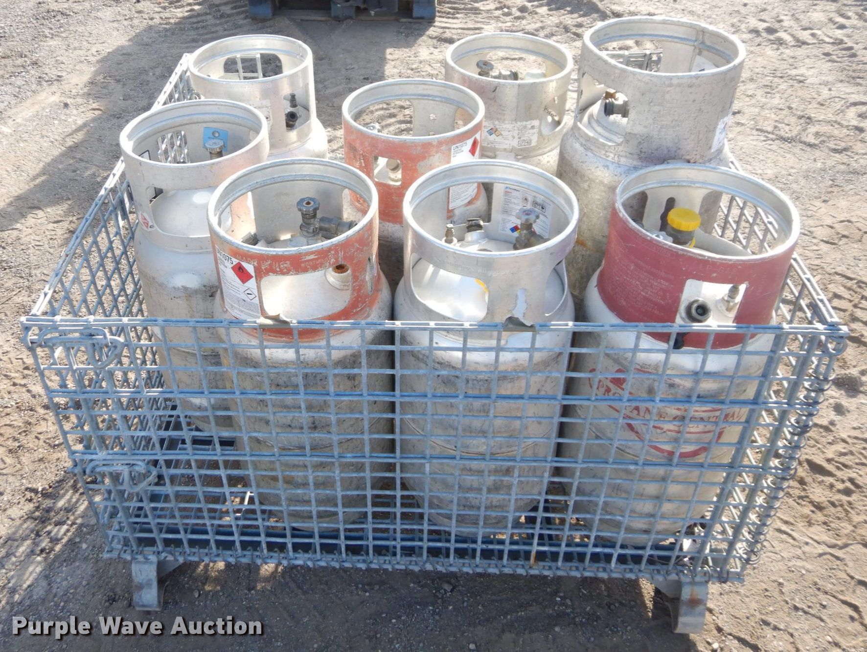 Approximately 8 aluminum propane tanks in Lawrence, KS Item LY9187