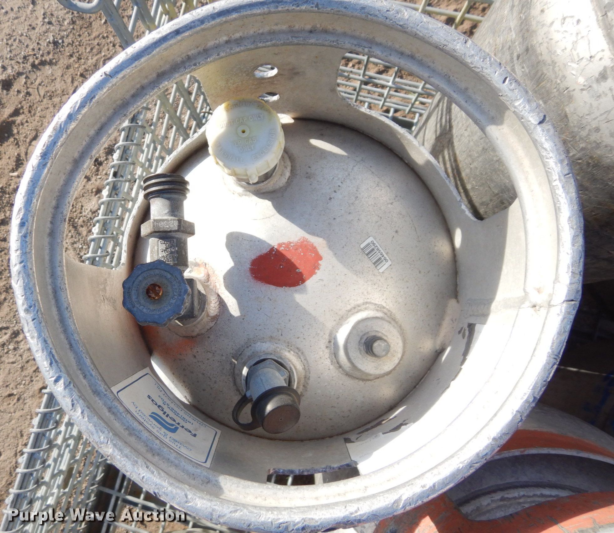 Approximately 8 aluminum propane tanks in Lawrence, KS Item LY9187