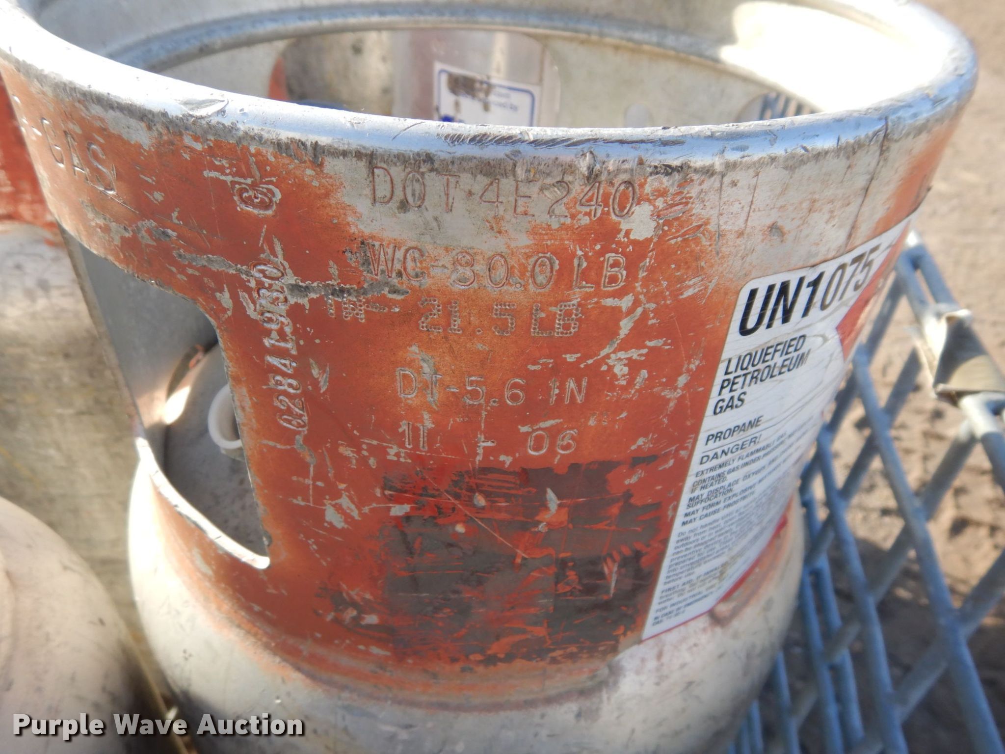 Approximately 8 aluminum propane tanks in Lawrence, KS Item LY9187