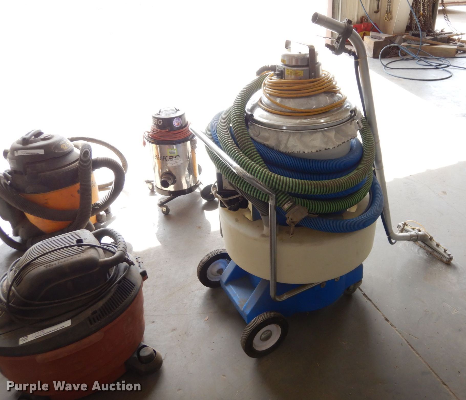 (5) vacuums in Lawrence, KS Item LY9196 sold Purple Wave