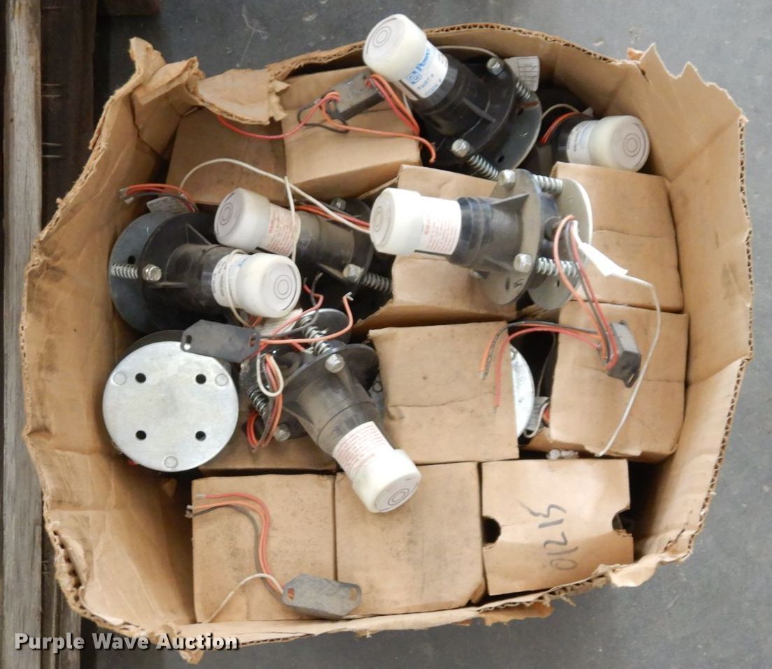 Snorkelift lift parts in Lawrence, KS Item LY9200 sold Purple Wave