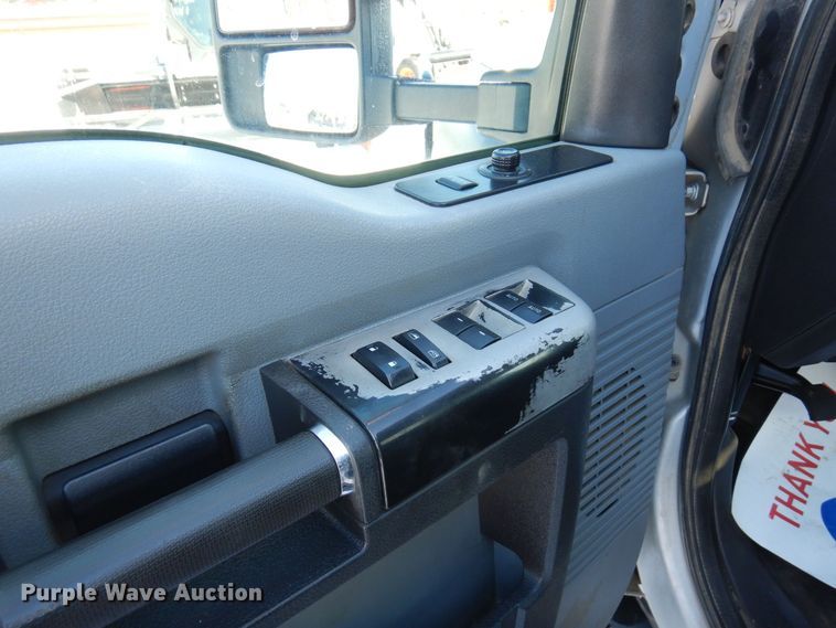 image for item AF9350 2015 Ford F550 Super Duty  Crew Cab utility / service truck