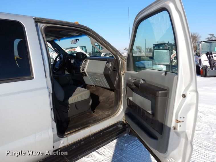 image for item AF9350 2015 Ford F550 Super Duty  Crew Cab utility / service truck