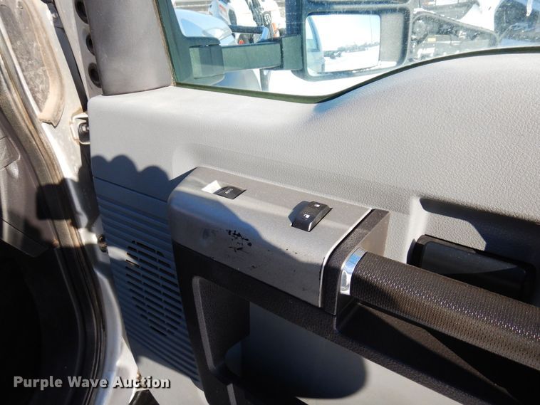 image for item AF9350 2015 Ford F550 Super Duty  Crew Cab utility / service truck