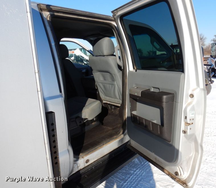 image for item AF9350 2015 Ford F550 Super Duty  Crew Cab utility / service truck