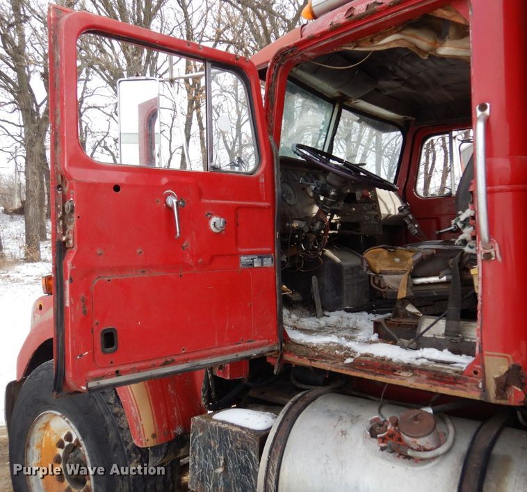 image for item AF9359 1976 White PT270  dump truck