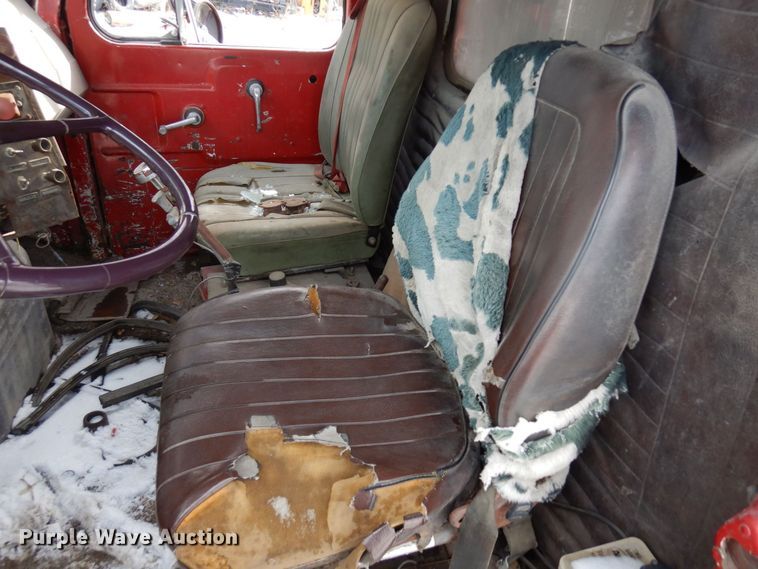 image for item AF9359 1976 White PT270  dump truck