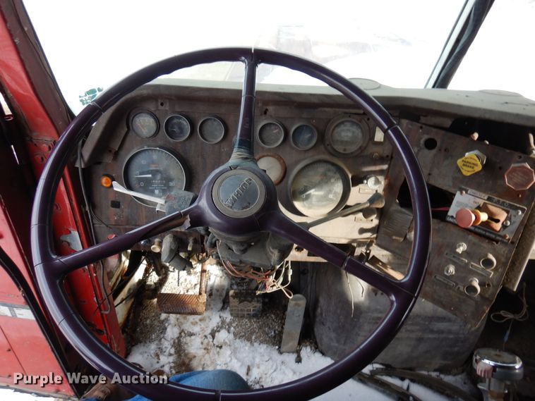 image for item AF9359 1976 White PT270  dump truck