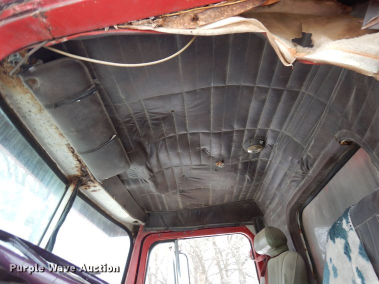 image for item AF9359 1976 White PT270  dump truck