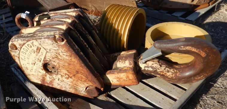 image for item AF9374 Mckissick  crane block and hook