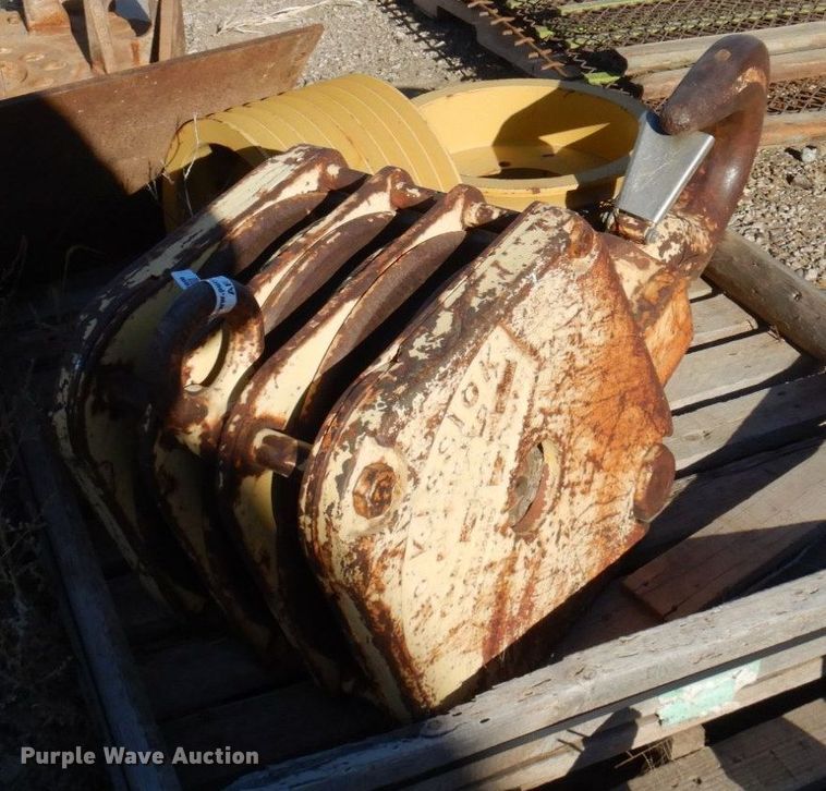 image for item AF9374 Mckissick  crane block and hook