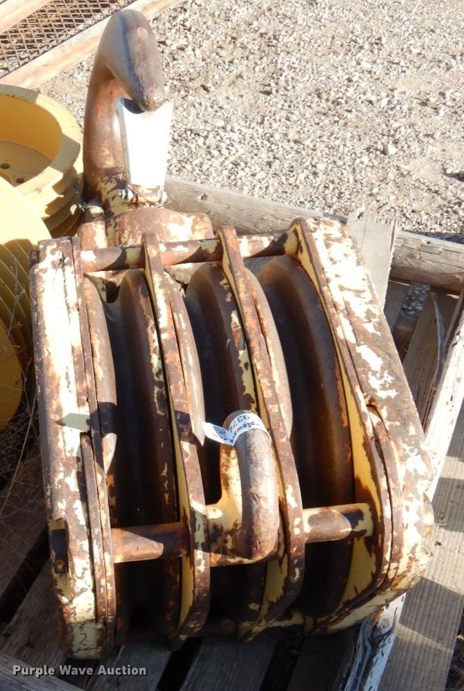 image for item AF9374 Mckissick  crane block and hook