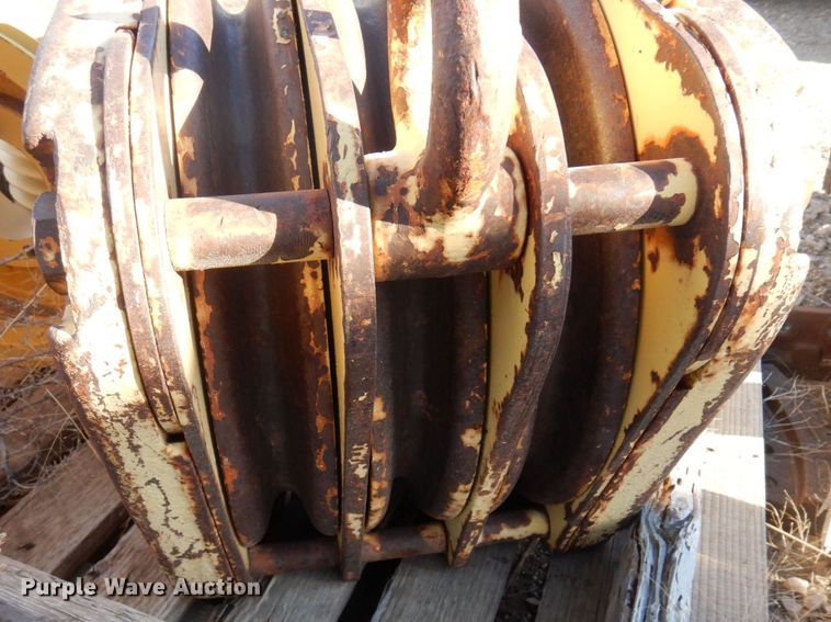 image for item AF9374 Mckissick  crane block and hook