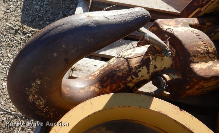 image for item AF9374 Mckissick  crane block and hook