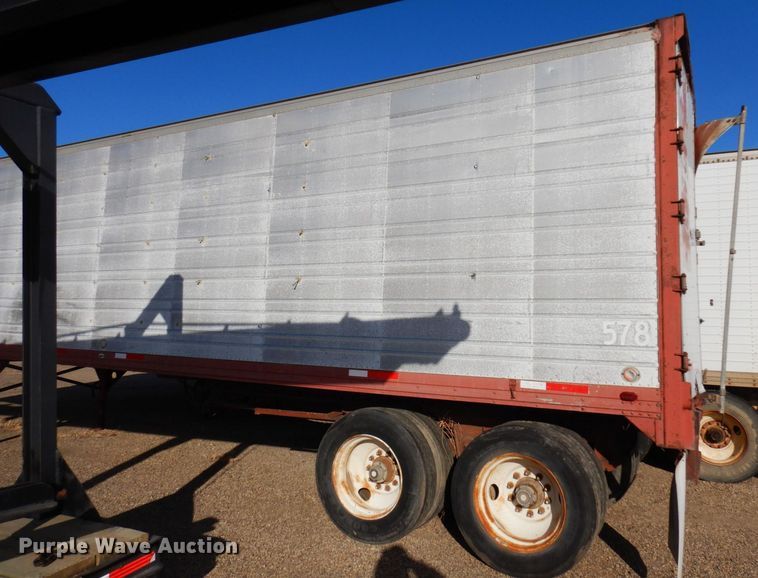 image for item AF9384 1977 Utility  dry van trailer