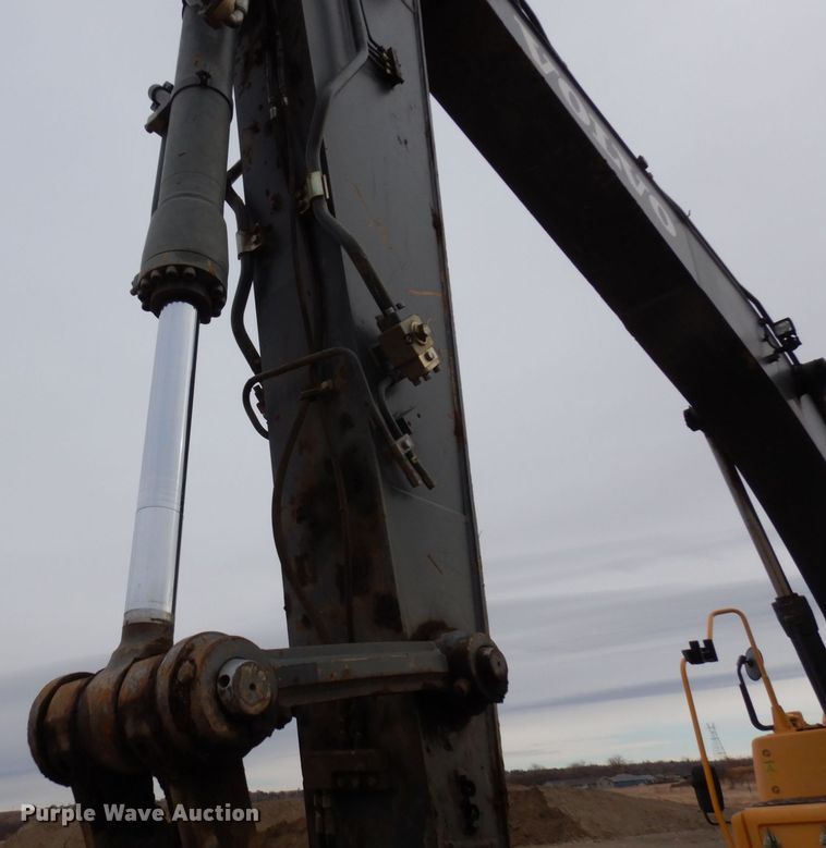 image for item AF9401 2012 Volvo EC220DL  excavator