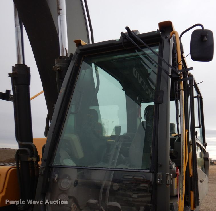 image for item AF9401 2012 Volvo EC220DL  excavator