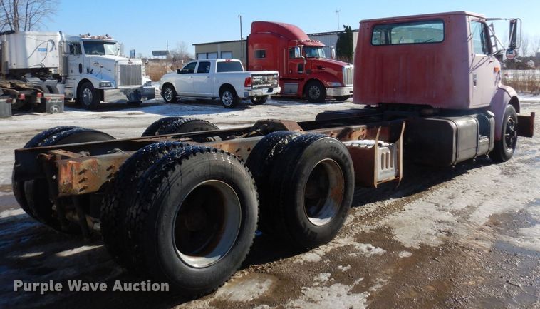 image for item AF9403 1993 International F-8100  semi truck