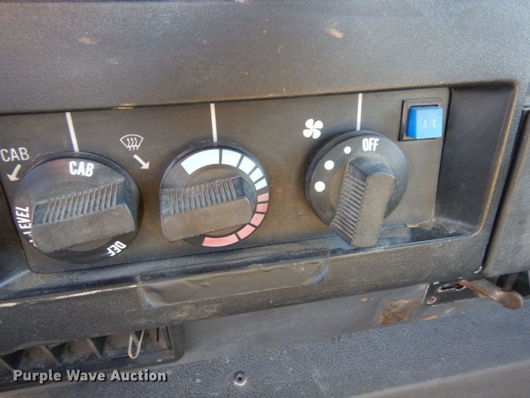 image for item AF9403 1993 International F-8100  semi truck