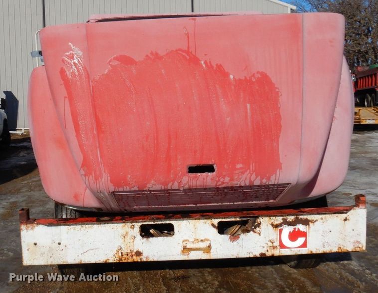 image for item AF9403 1993 International F-8100  semi truck