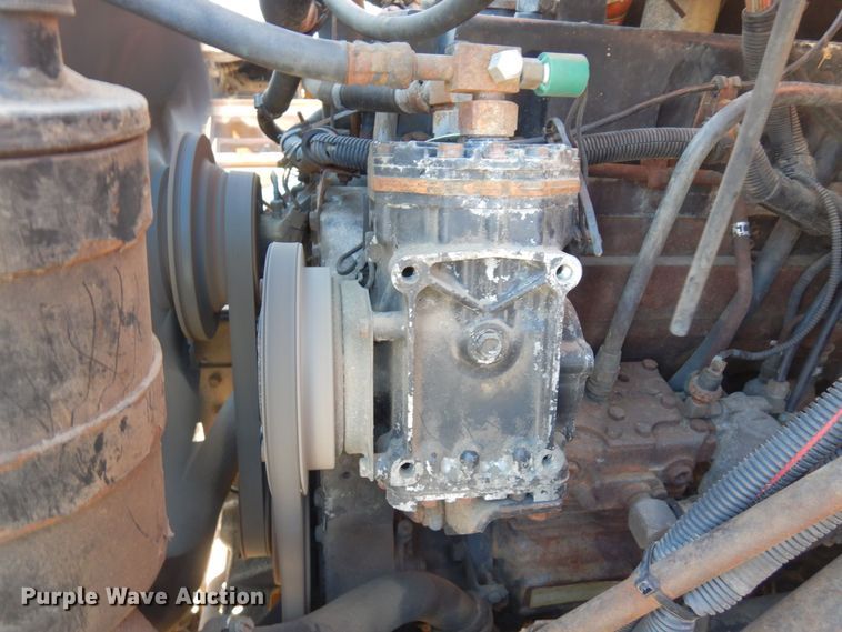 image for item AF9403 1993 International F-8100  semi truck