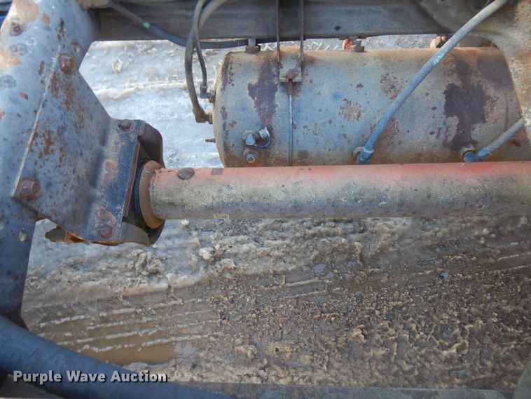 image for item AF9403 1993 International F-8100  semi truck