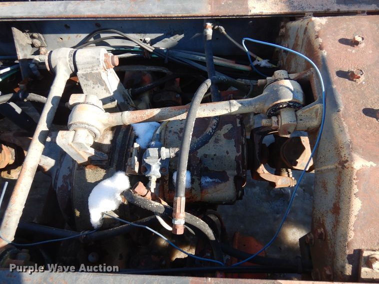 image for item AF9403 1993 International F-8100  semi truck