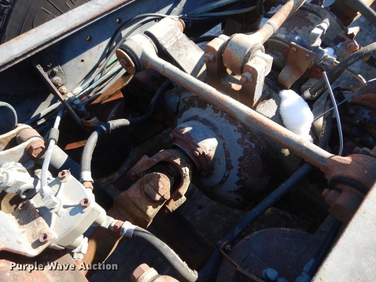 image for item AF9403 1993 International F-8100  semi truck