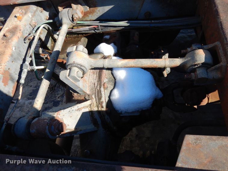 image for item AF9403 1993 International F-8100  semi truck