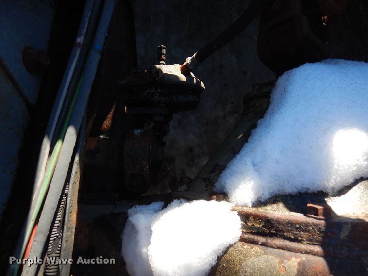 image for item AF9403 1993 International F-8100  semi truck