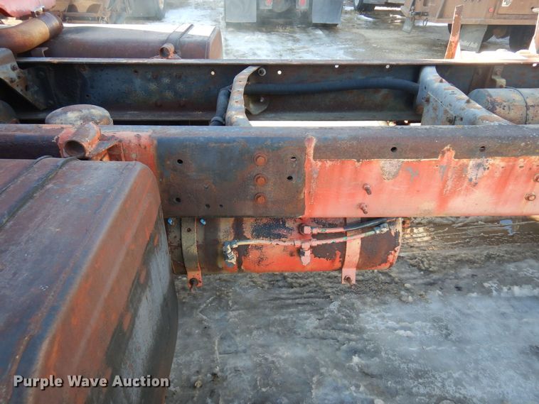 image for item AF9403 1993 International F-8100  semi truck