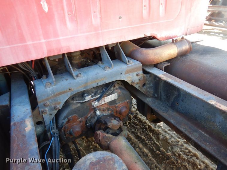 image for item AF9403 1993 International F-8100  semi truck