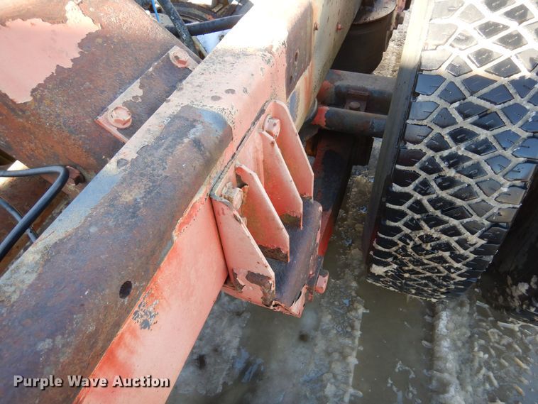 image for item AF9403 1993 International F-8100  semi truck