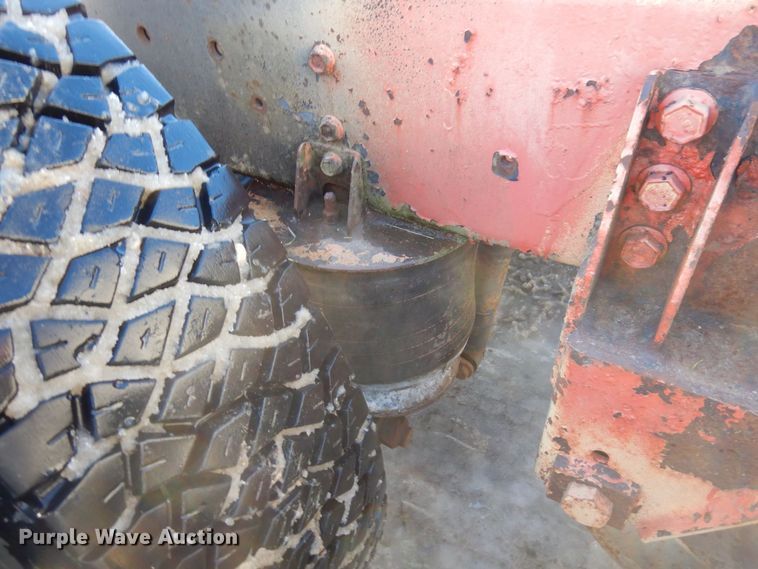 image for item AF9403 1993 International F-8100  semi truck