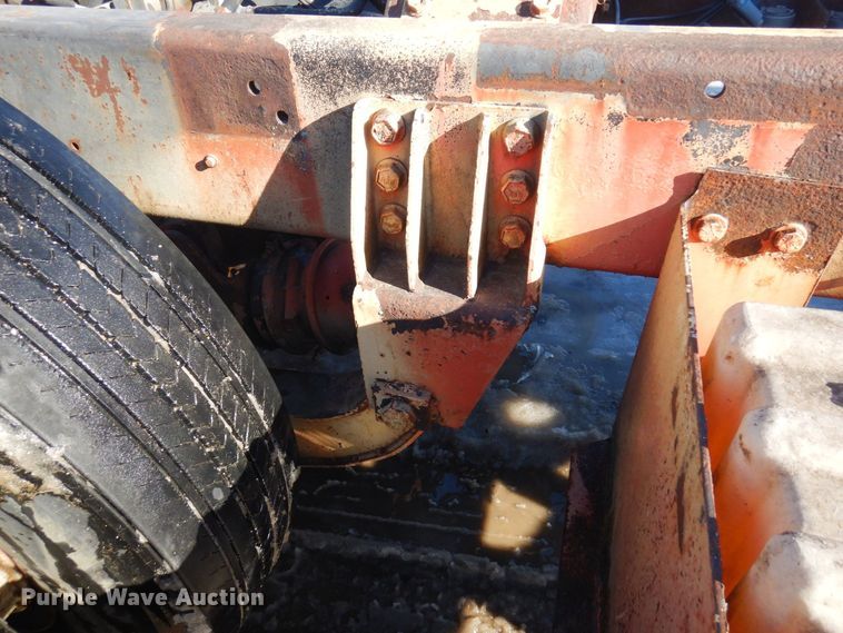 image for item AF9403 1993 International F-8100  semi truck