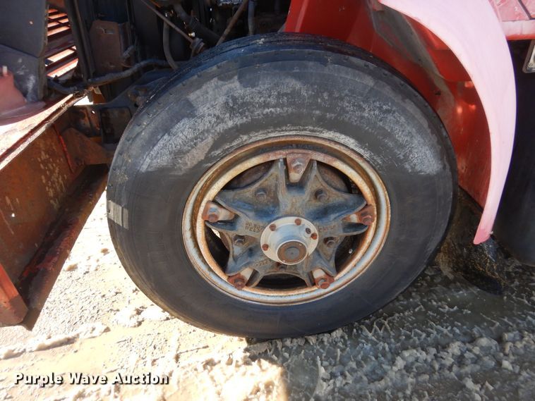 image for item AF9403 1993 International F-8100  semi truck