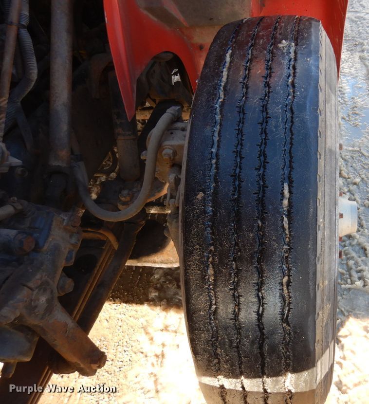 image for item AF9403 1993 International F-8100  semi truck