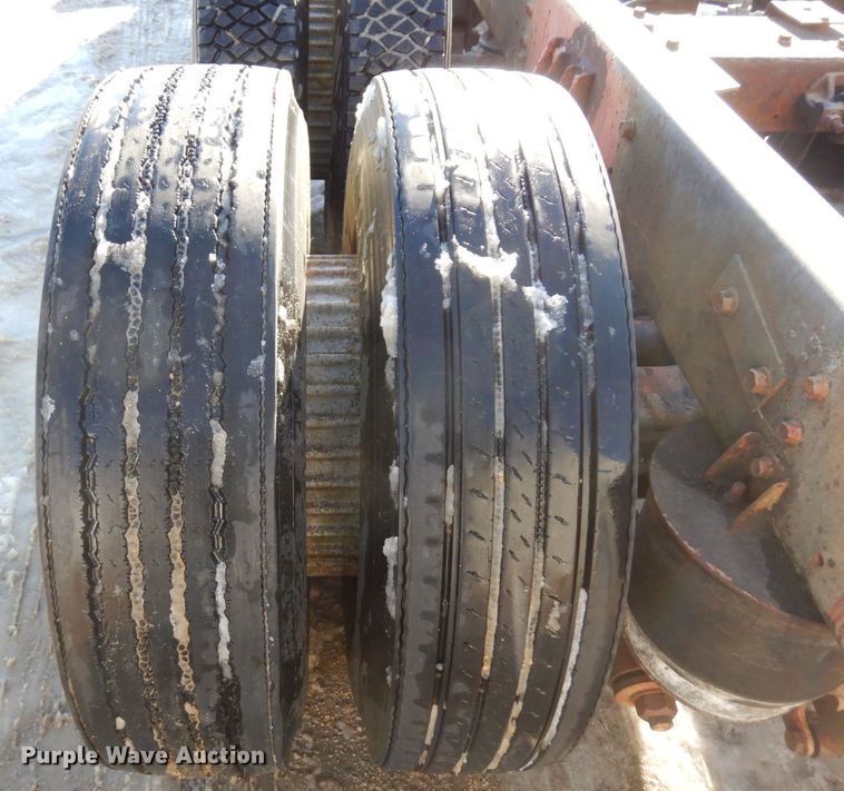 image for item AF9403 1993 International F-8100  semi truck