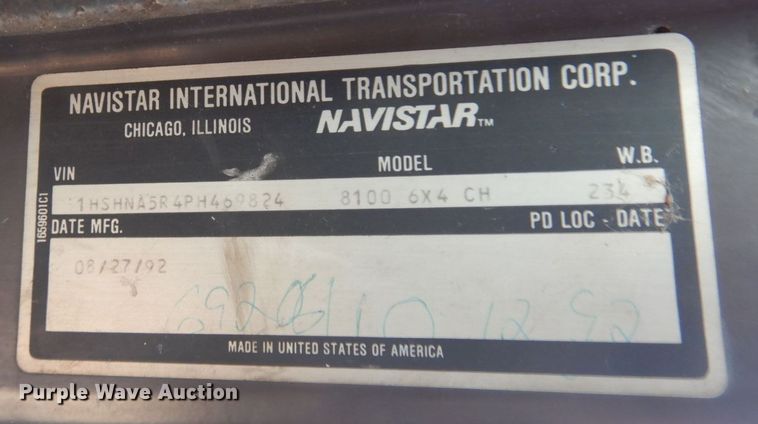 image for item AF9403 1993 International F-8100  semi truck